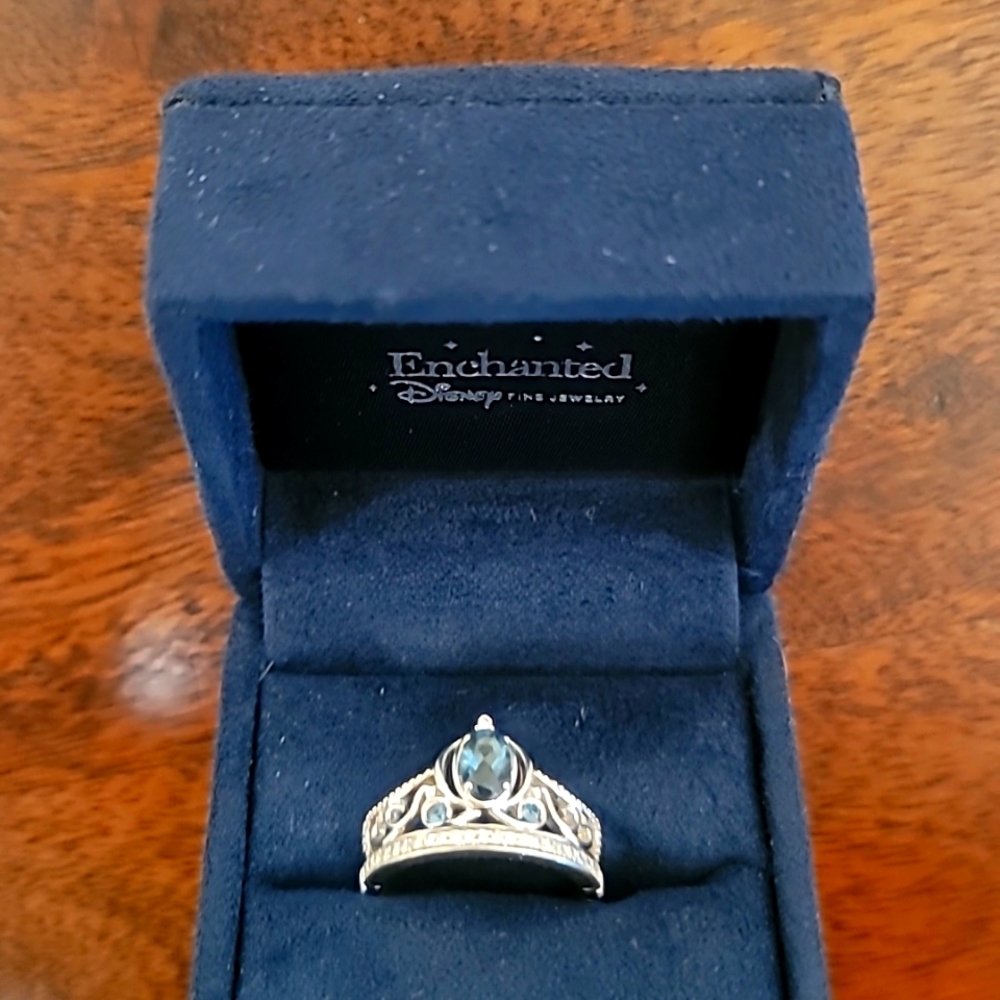 Enchanted Disney Cinderella Carriage Ring.  Size. 5.5